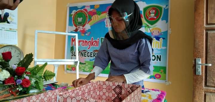 Riska Tomia Wakili Maluku dalam Lomba Merangkai Bunga LKSN 2020