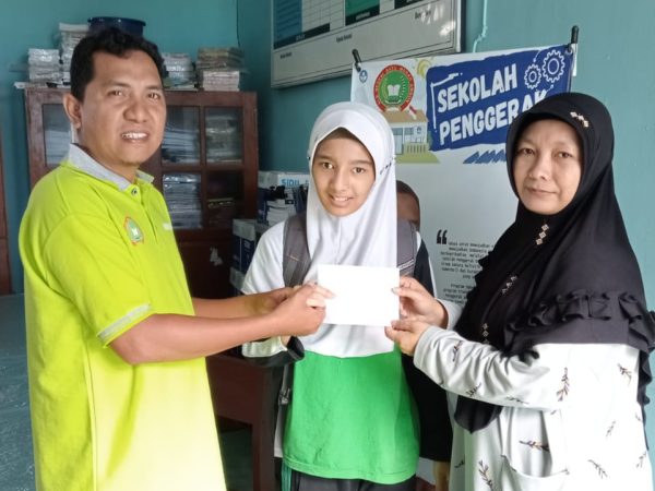 8 Siswa Dapatkan Beasiswa KMC dan BSM